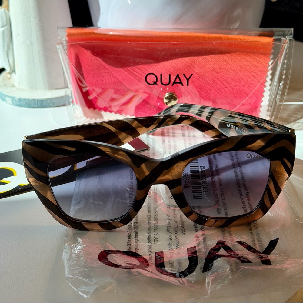 QUAY AUSTRALIA After Hours Bevel Zebra Stripe Frame Smoke Lens Sunglasses 100% U - Picture 12 of 16